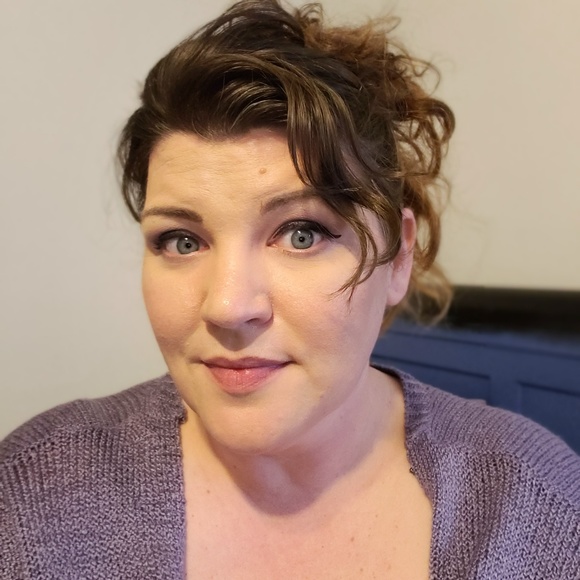 Meet your Posher, Amy - Picture 2 of 3